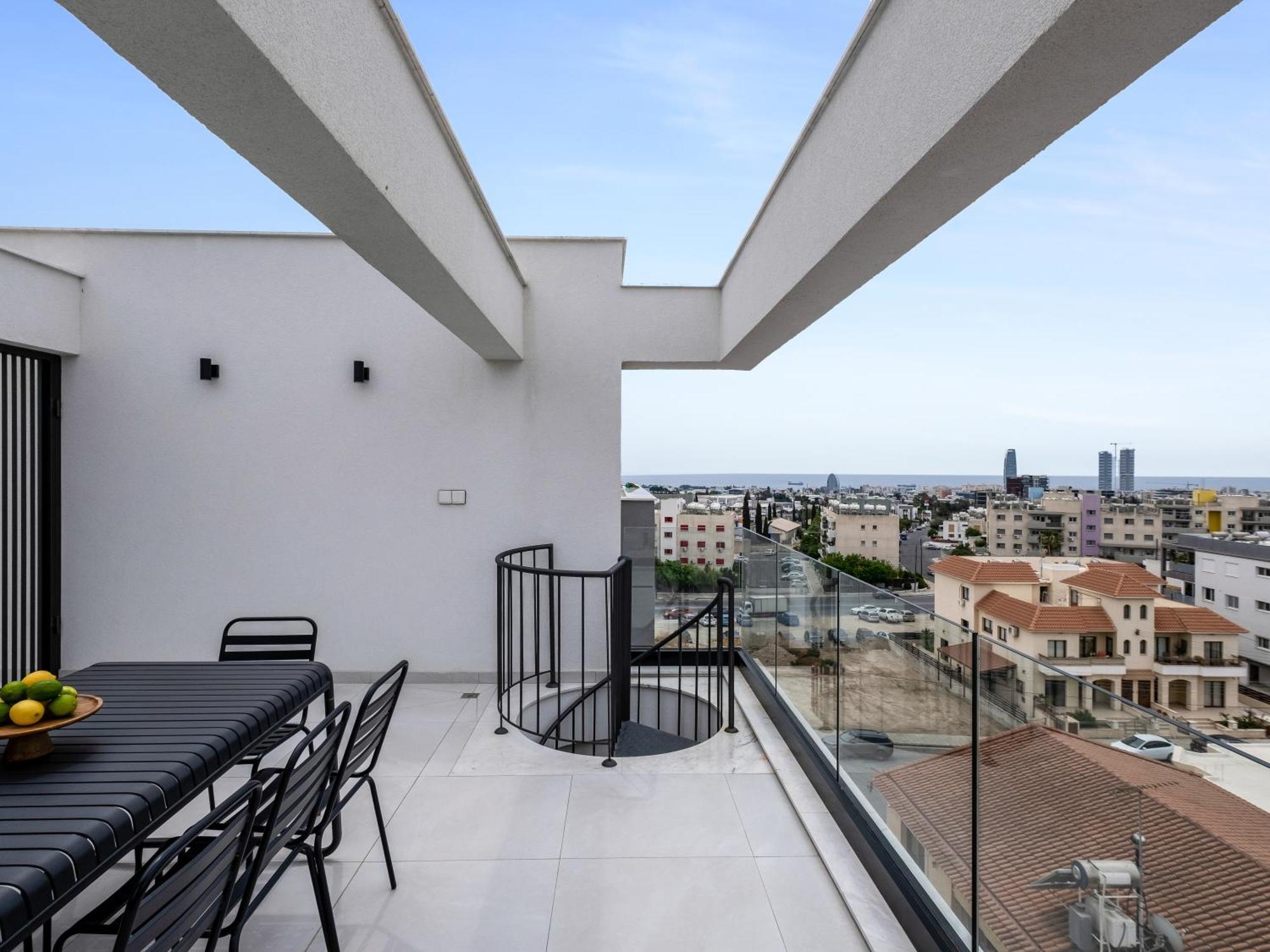 Sanders Elgio Limassol Quarto foto