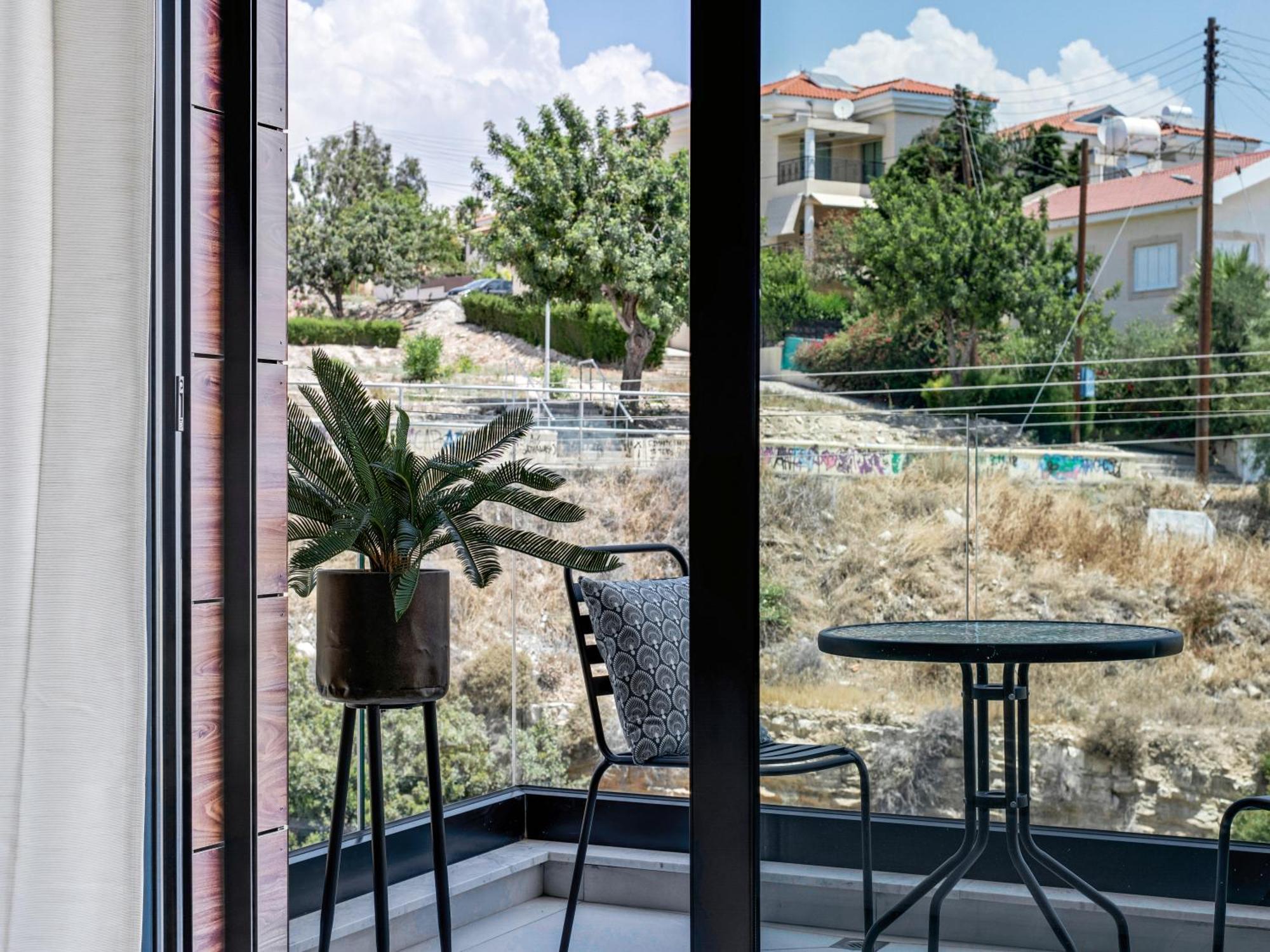 Sanders Elgio Limassol Quarto foto